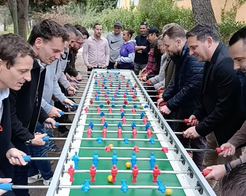 Baby foot géant redimensionner